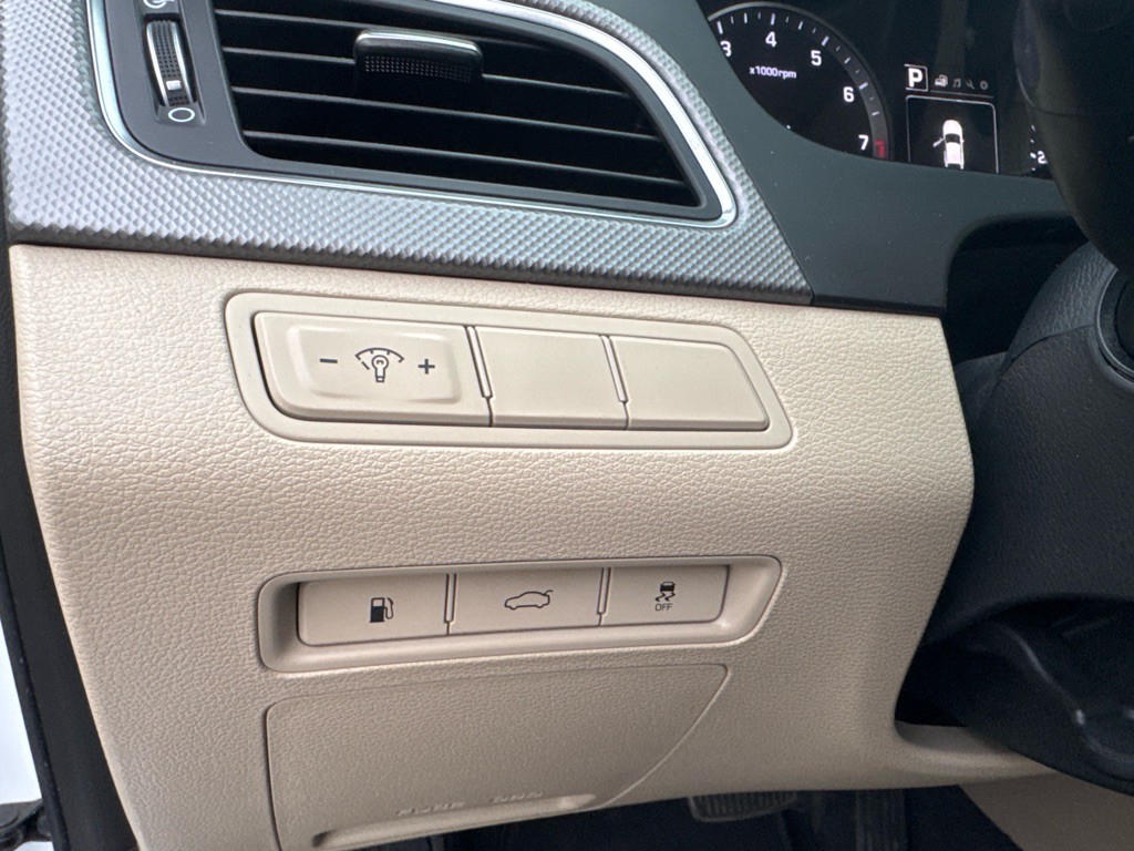 2016 Hyundai Sonata Image 28