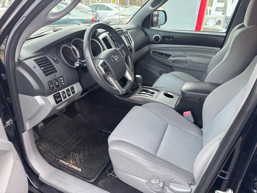 2014 Toyota Tacoma Image 16