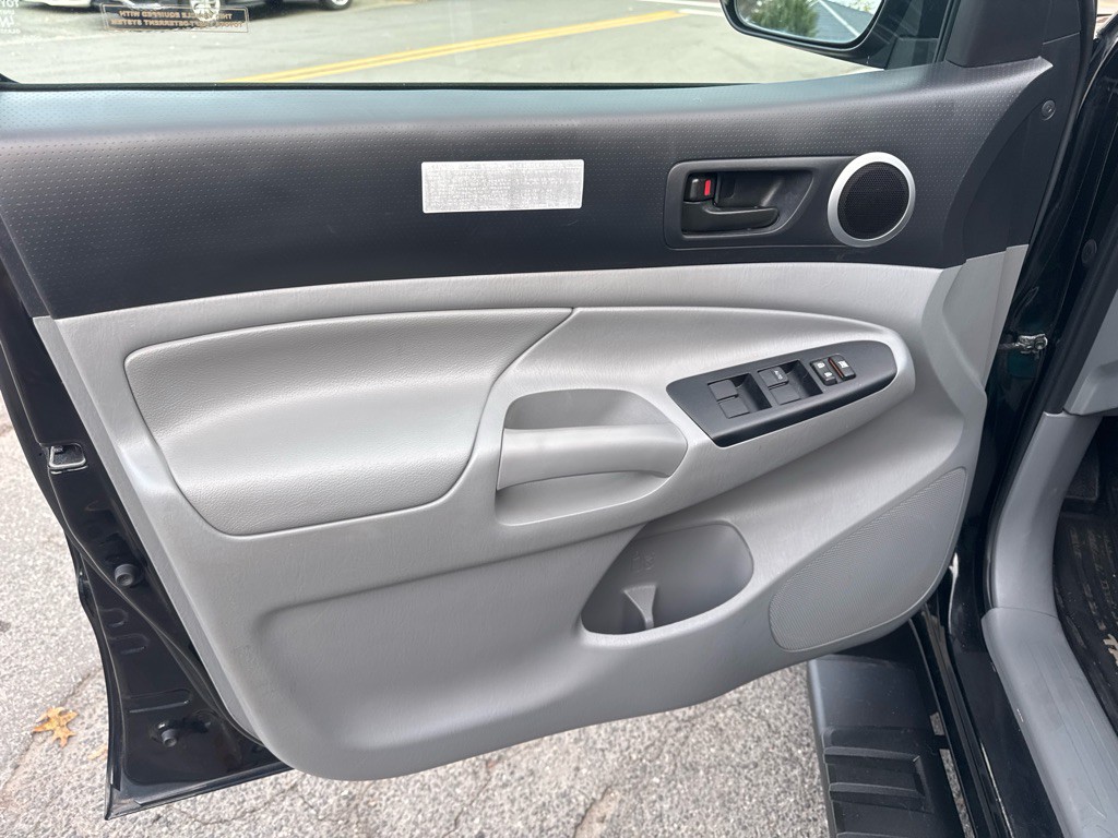 2014 Toyota Tacoma Image 17