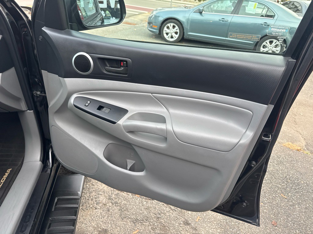 2014 Toyota Tacoma Image 21