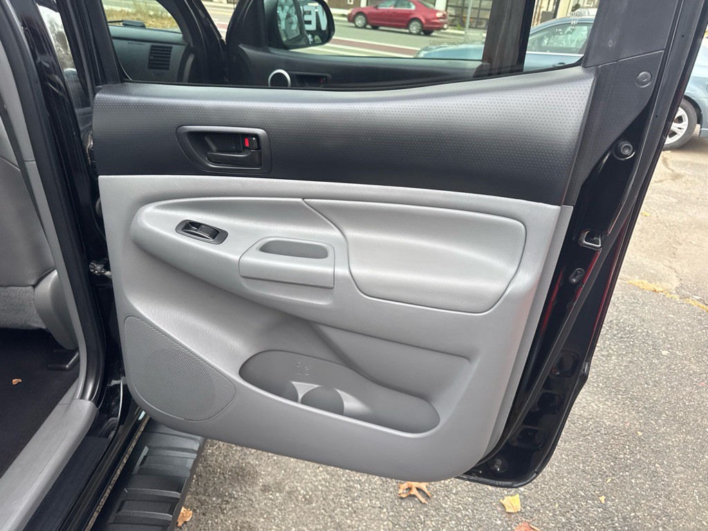 2014 Toyota Tacoma Image 23