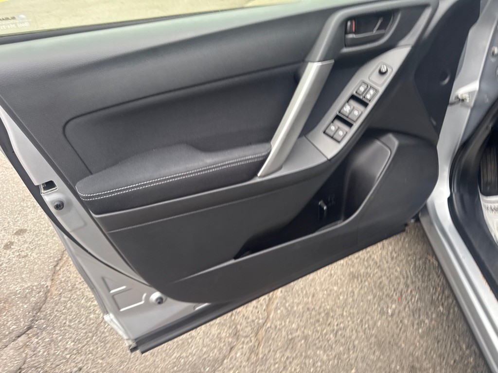 2015 Subaru Forester Image 16