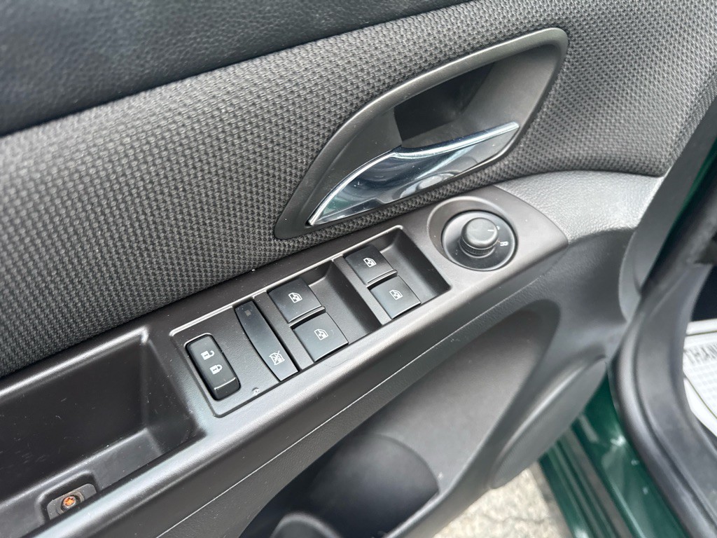 2015 Chevrolet Cruze Image 25