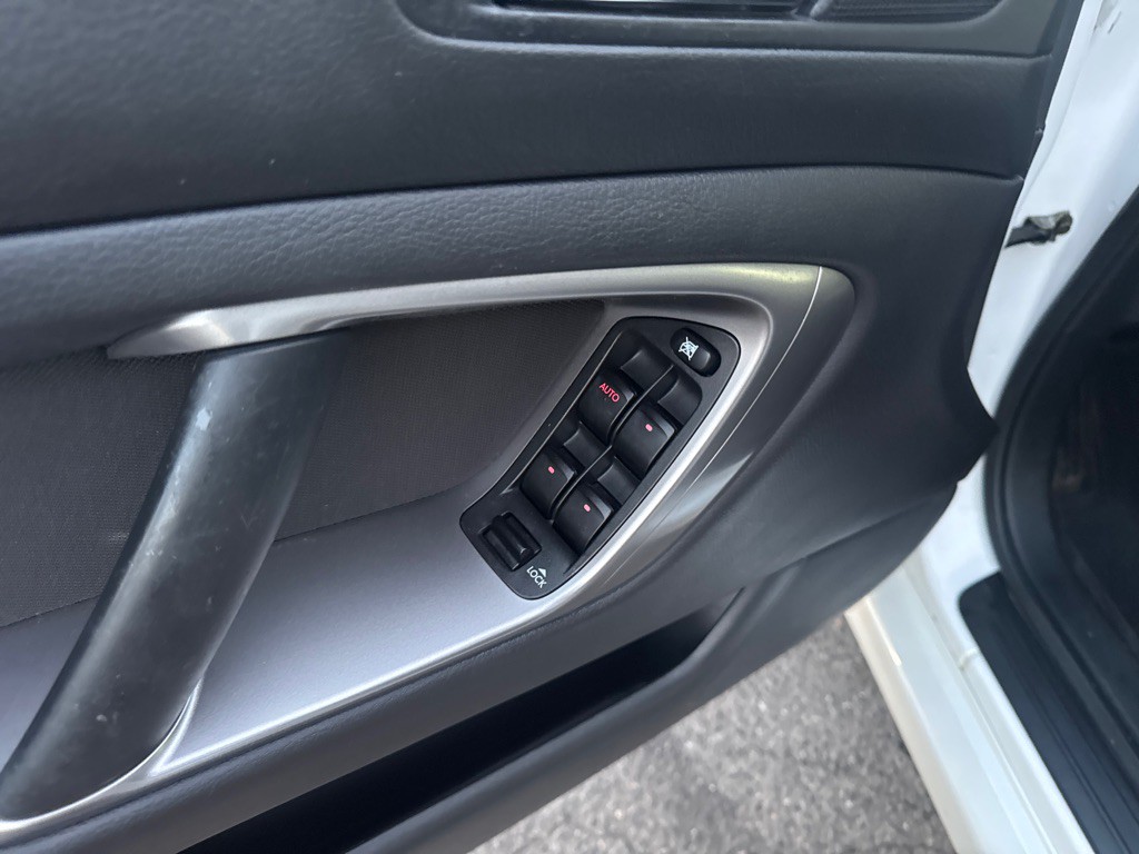 2005 Subaru Legacy Image 26