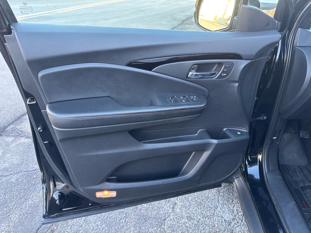 2019 Honda Ridgeline Image 17