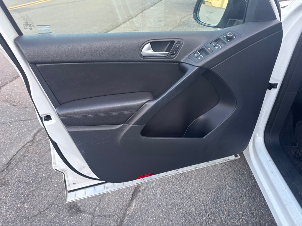 2017 Volkswagen Tiguan Image 16