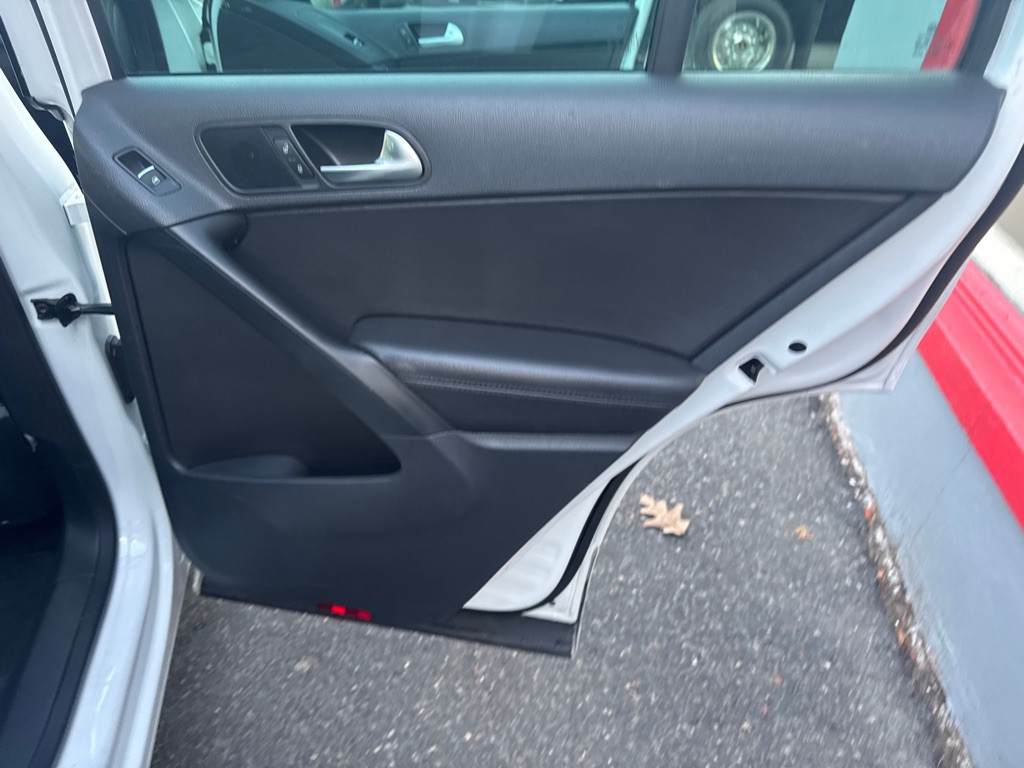 2017 Volkswagen Tiguan Image 23