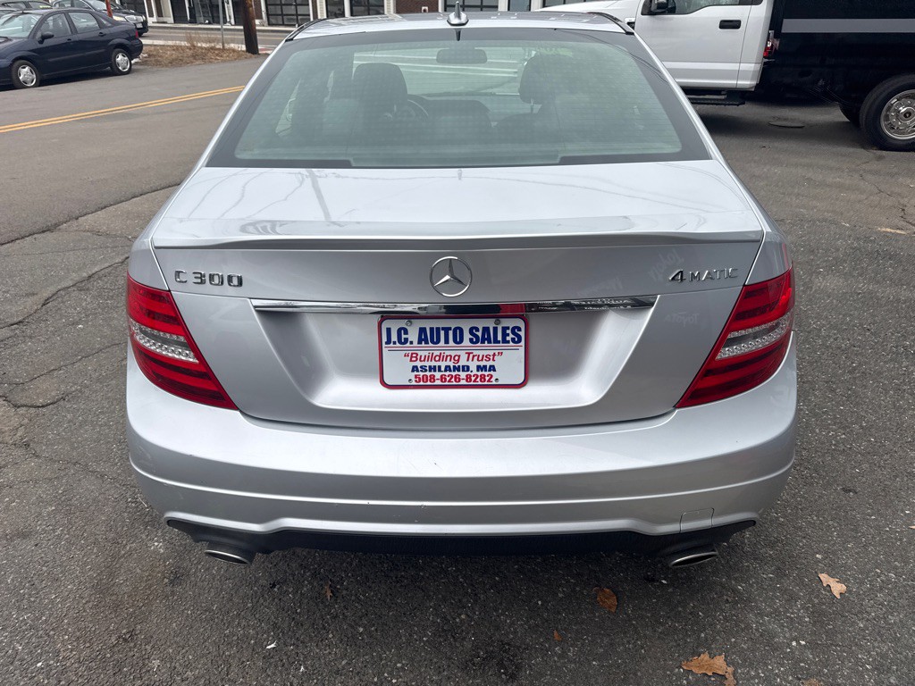 2012 Mercedes-Benz C-Class Image 6