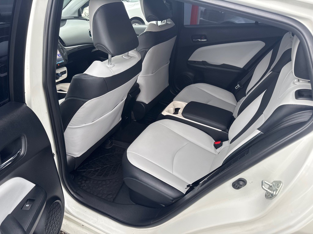 2018 Toyota Prius Image 16