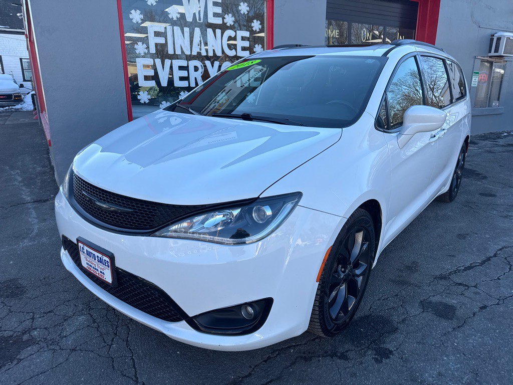 2018 Chrysler Pacifica Image 1