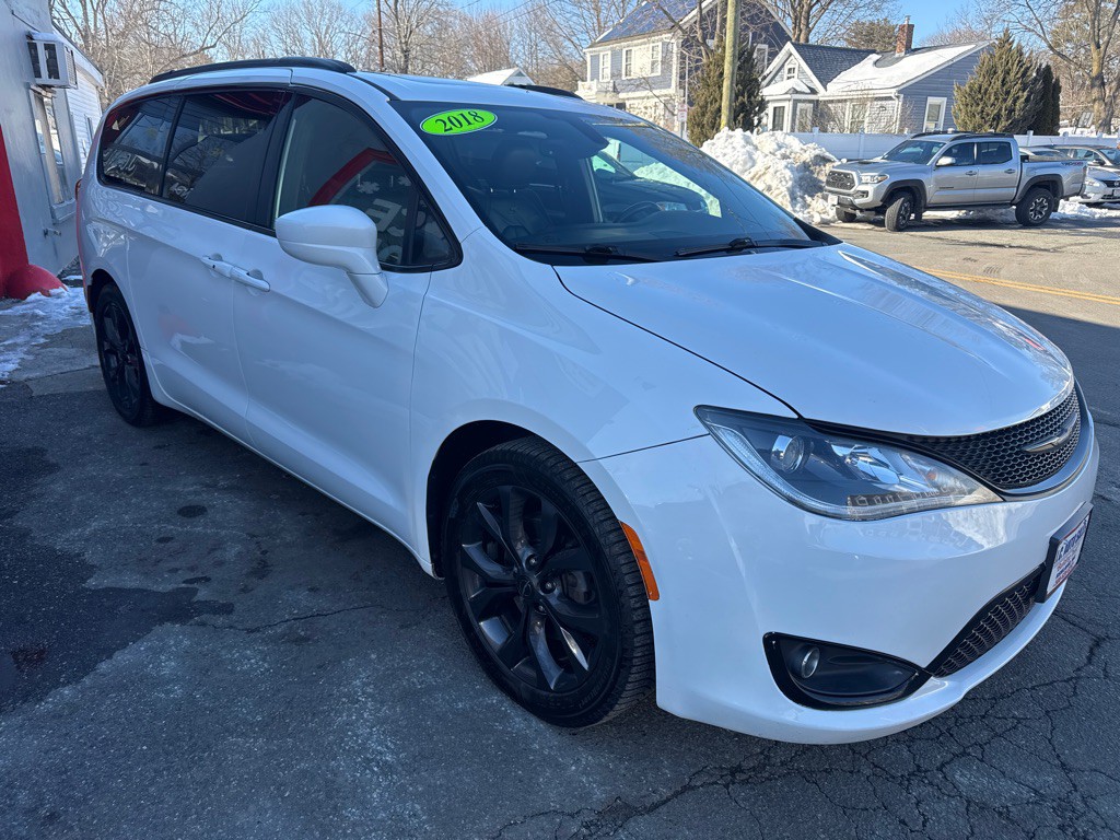 2018 Chrysler Pacifica Image 3