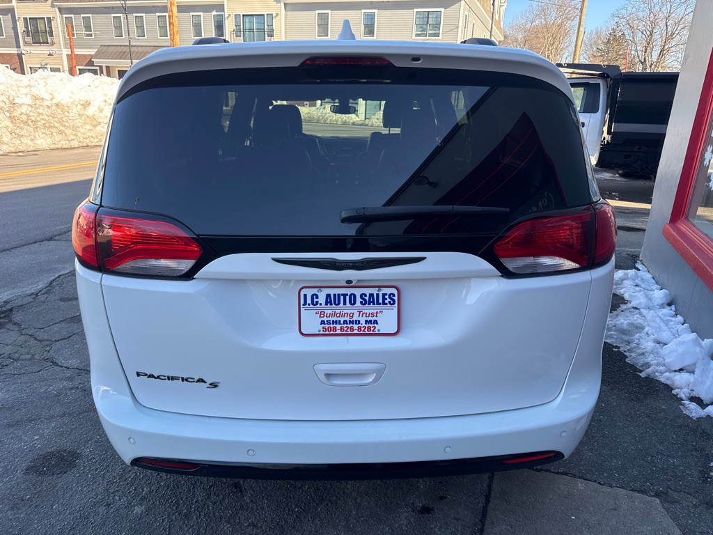 2018 Chrysler Pacifica Image 5