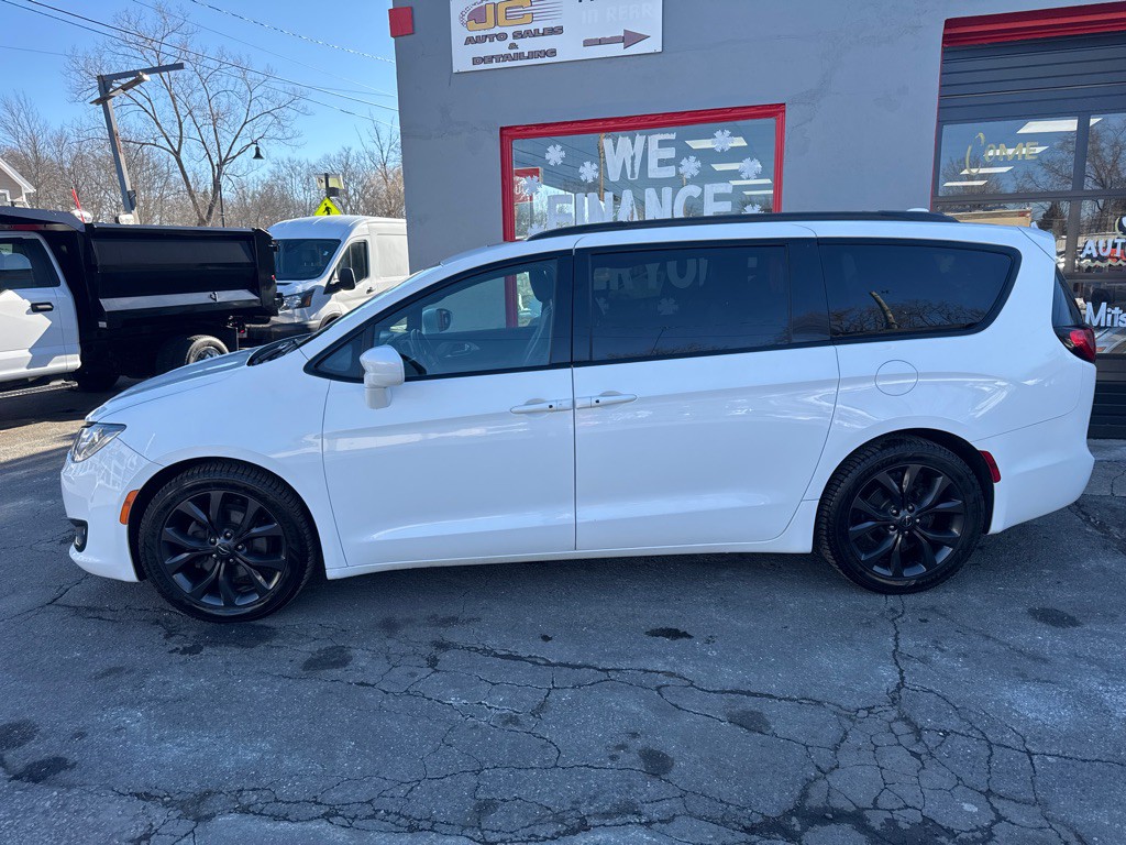 2018 Chrysler Pacifica Image 7