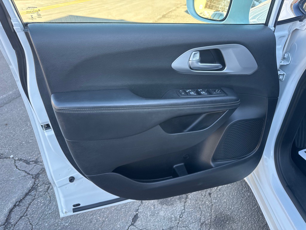 2018 Chrysler Pacifica Image 15