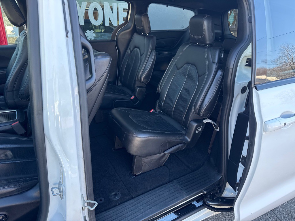 2018 Chrysler Pacifica Image 16