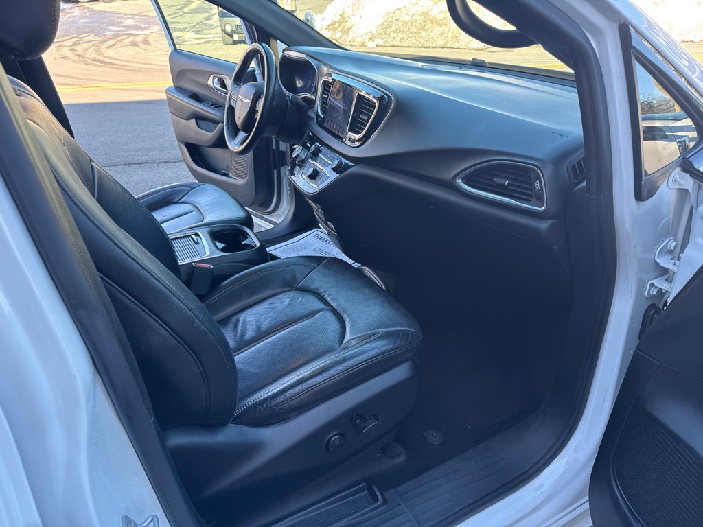 2018 Chrysler Pacifica Image 19