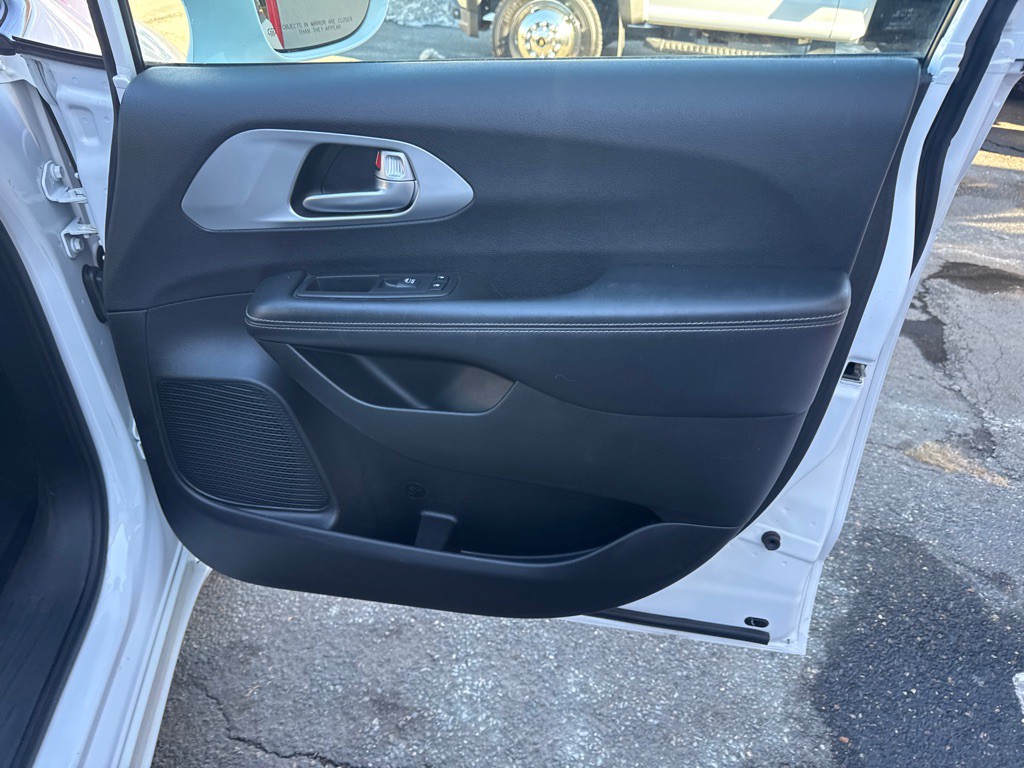 2018 Chrysler Pacifica Image 20