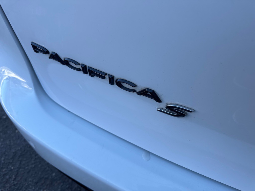 2018 Chrysler Pacifica Image 27
