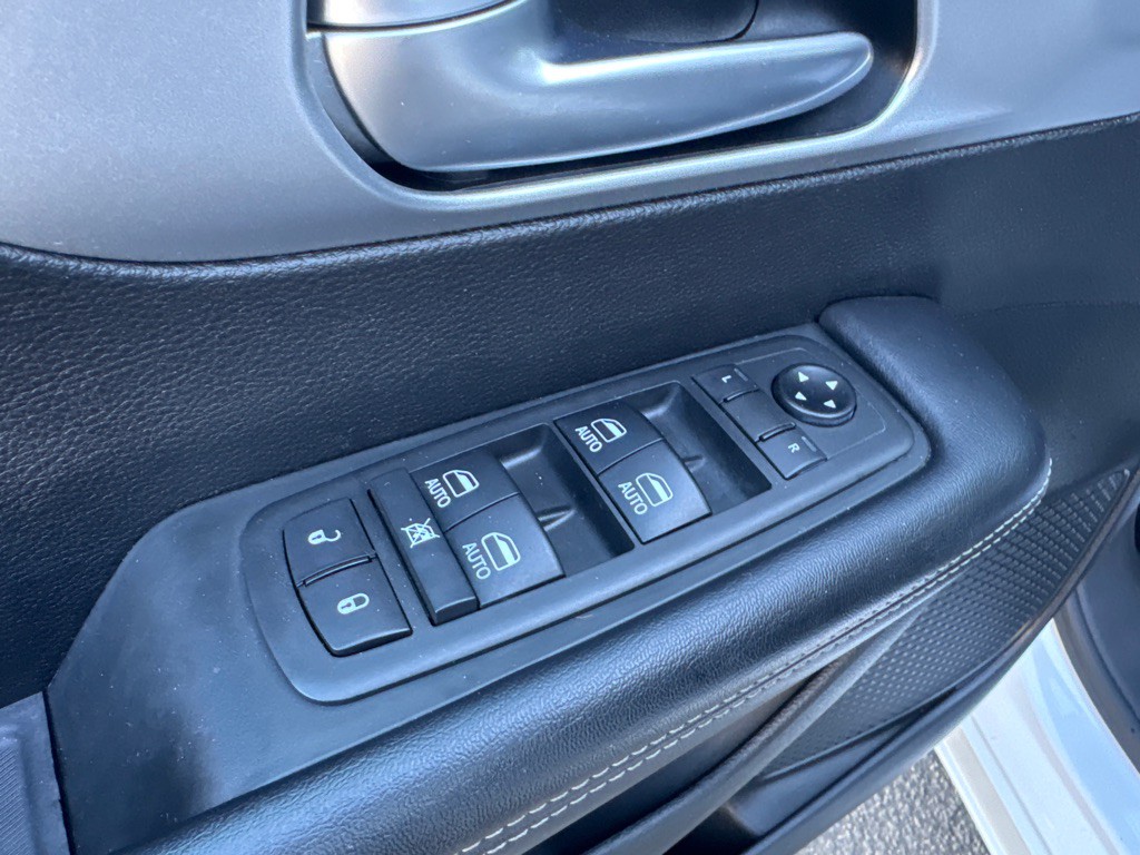 2018 Chrysler Pacifica Image 28