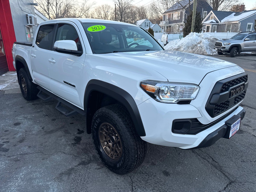 2023 Toyota Tacoma Image 3