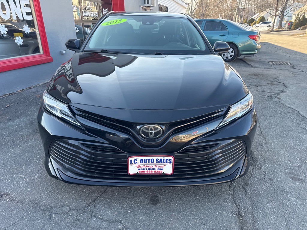 2019 Toyota Camry Image 2