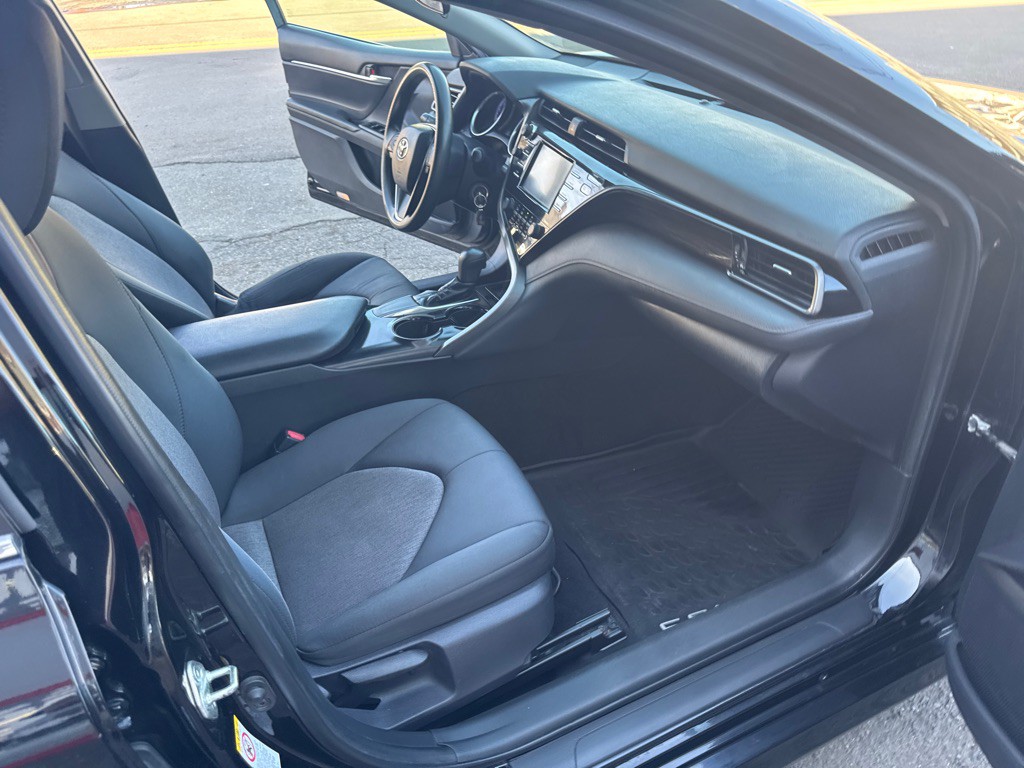 2019 Toyota Camry Image 17