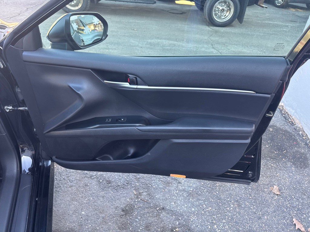 2019 Toyota Camry Image 18