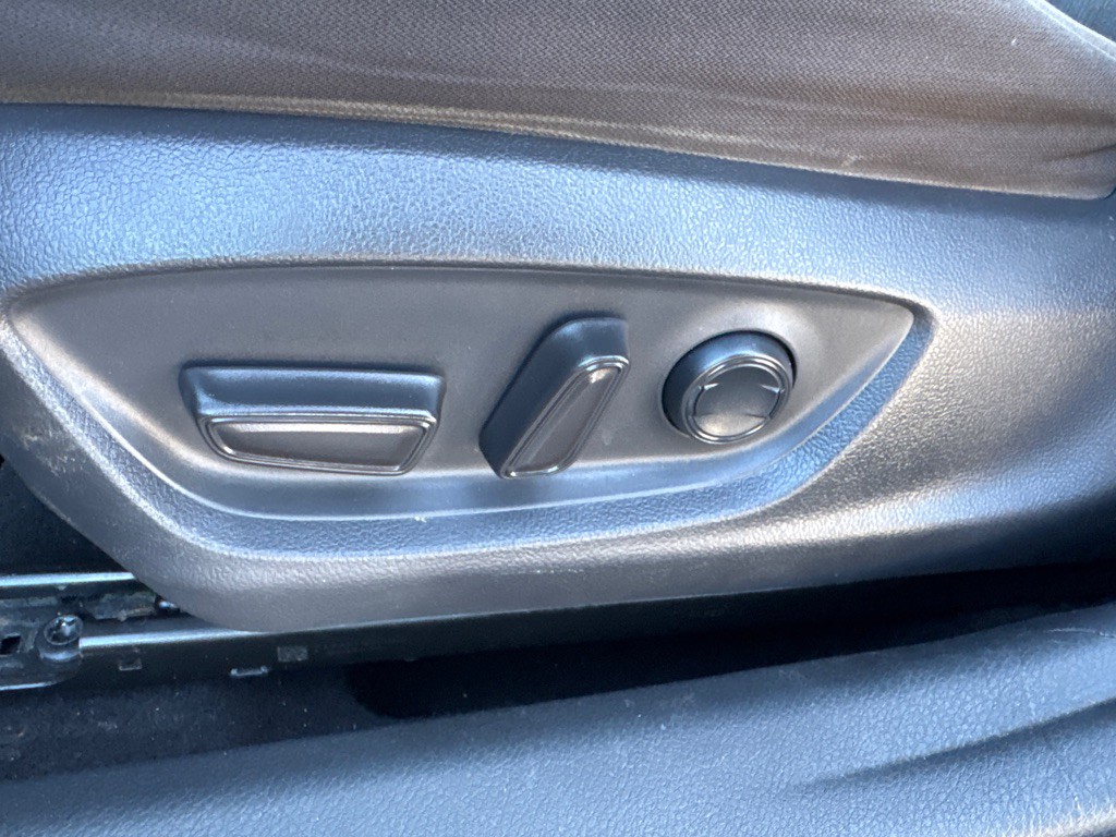 2019 Toyota Camry Image 25