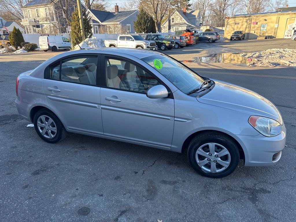 2009 Hyundai Accent Image 4
