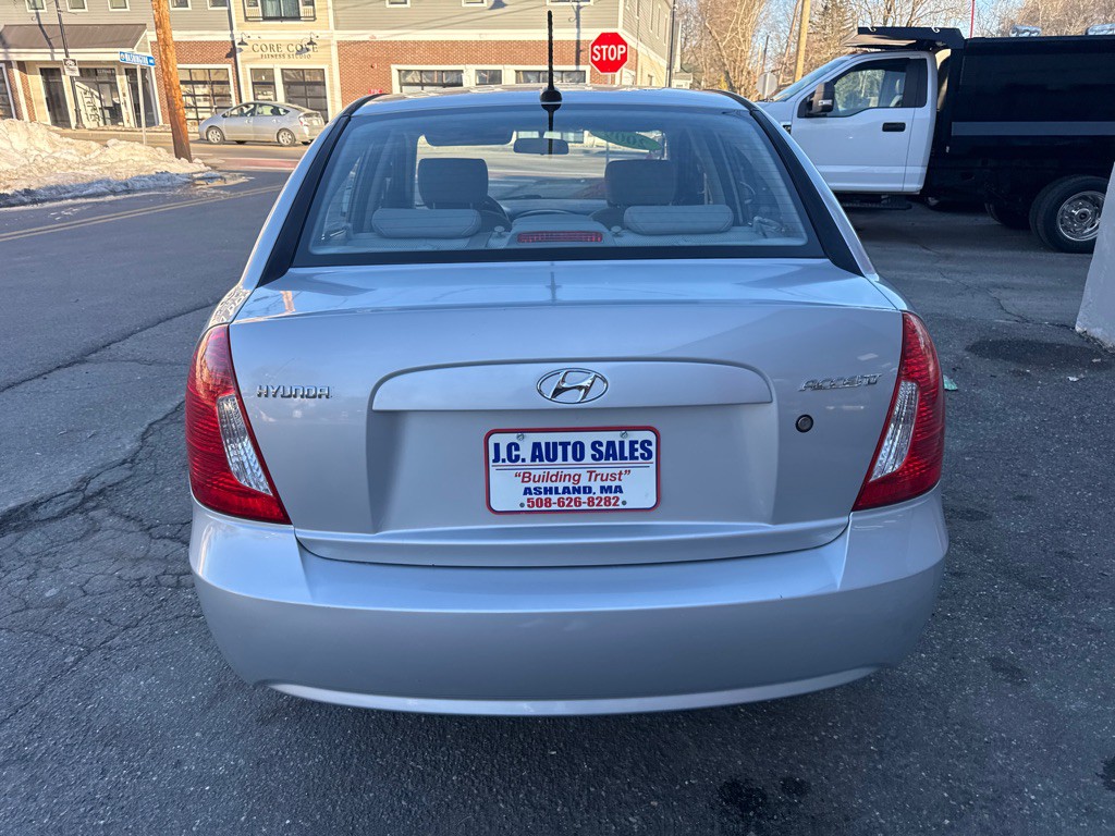 2009 Hyundai Accent Image 6