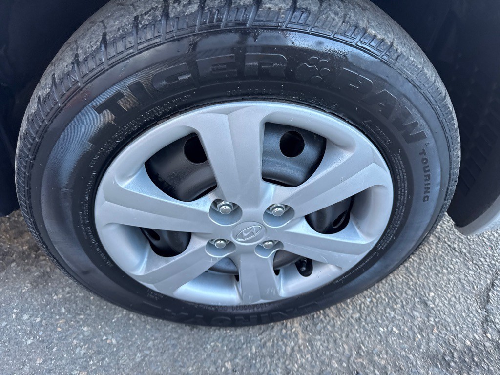 2009 Hyundai Accent Image 13