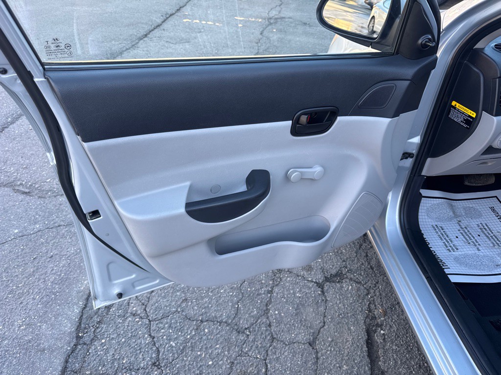 2009 Hyundai Accent Image 15