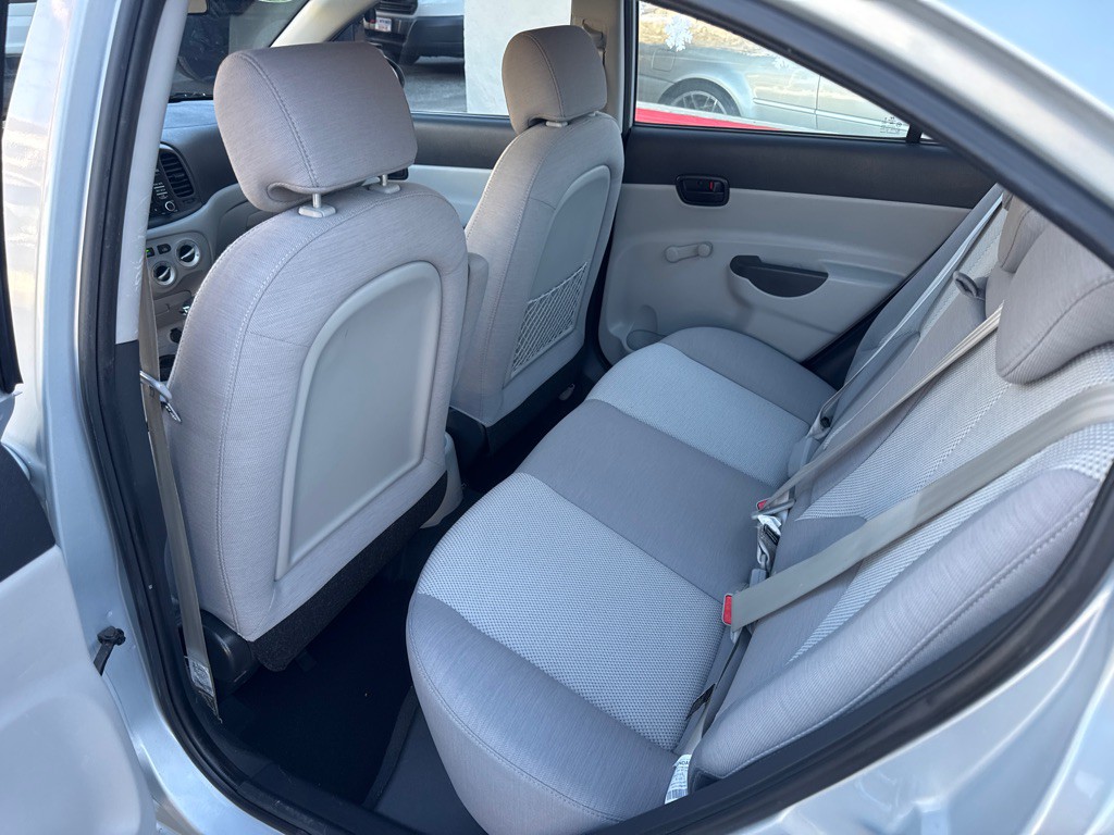 2009 Hyundai Accent Image 16