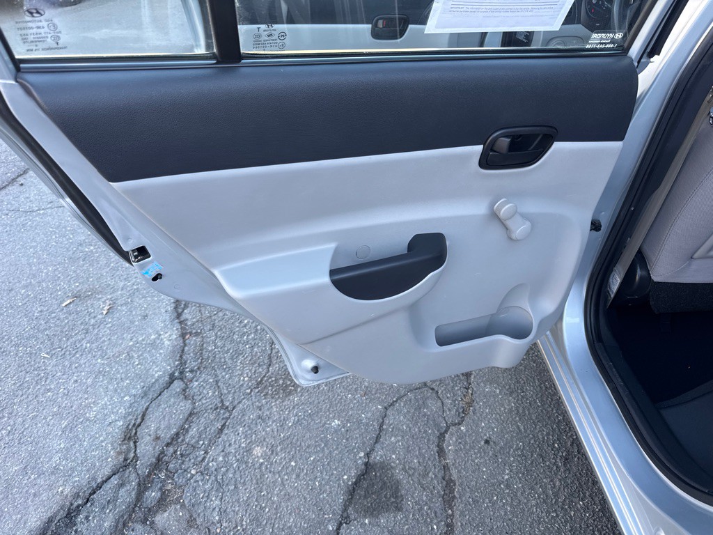 2009 Hyundai Accent Image 17