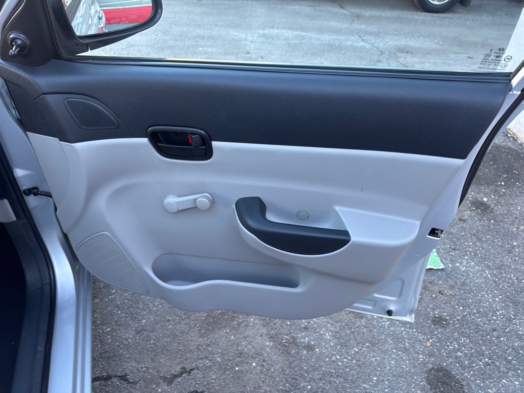 2009 Hyundai Accent Image 19