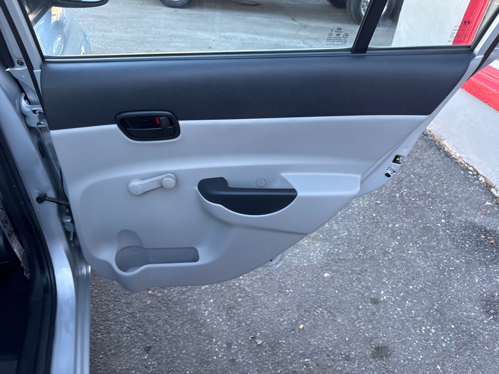 2009 Hyundai Accent Image 21