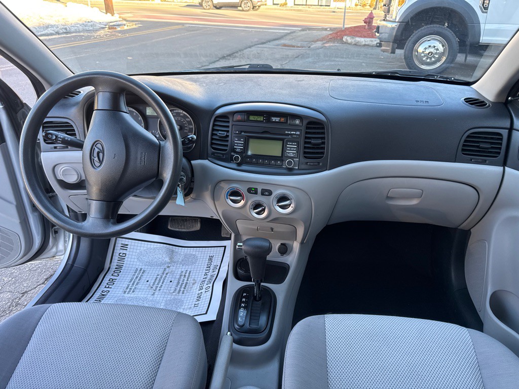 2009 Hyundai Accent Image 22