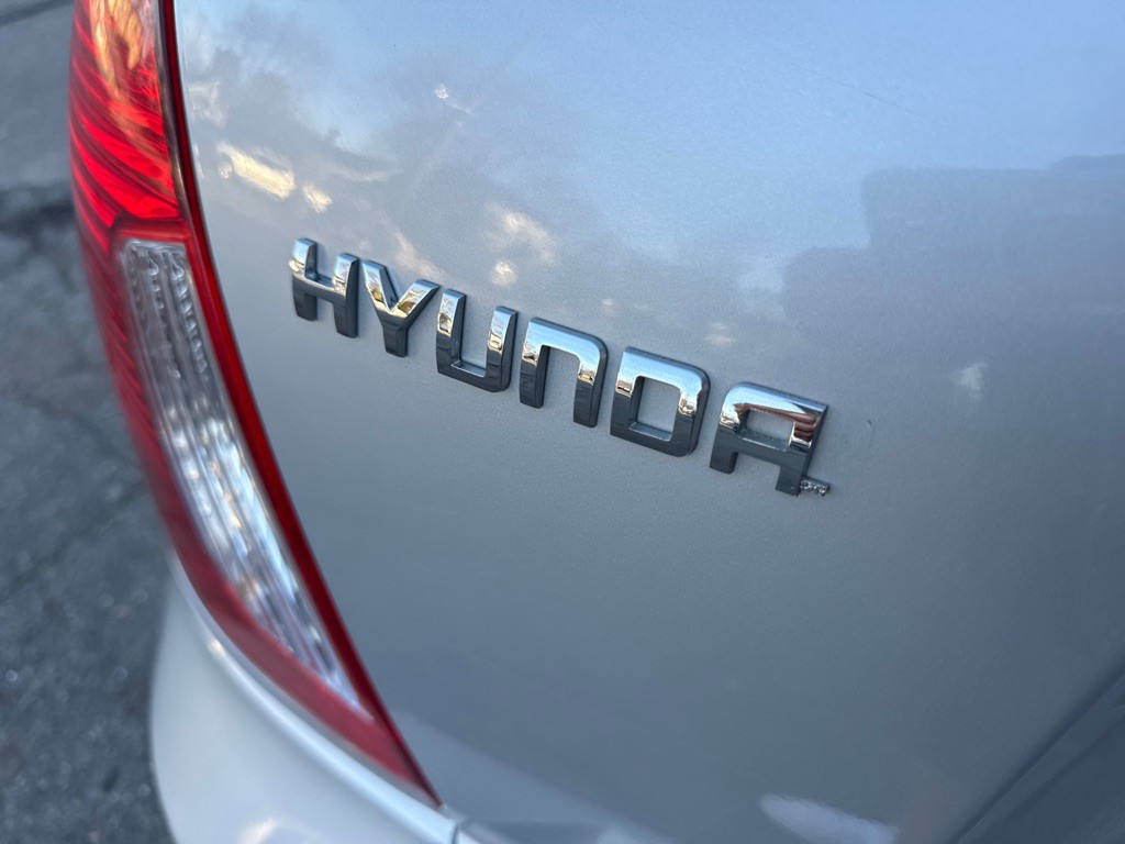 2009 Hyundai Accent Image 24