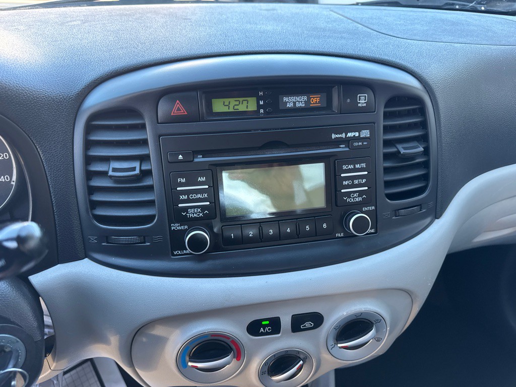 2009 Hyundai Accent Image 26