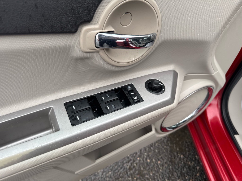 2010 Dodge Avenger Image 26