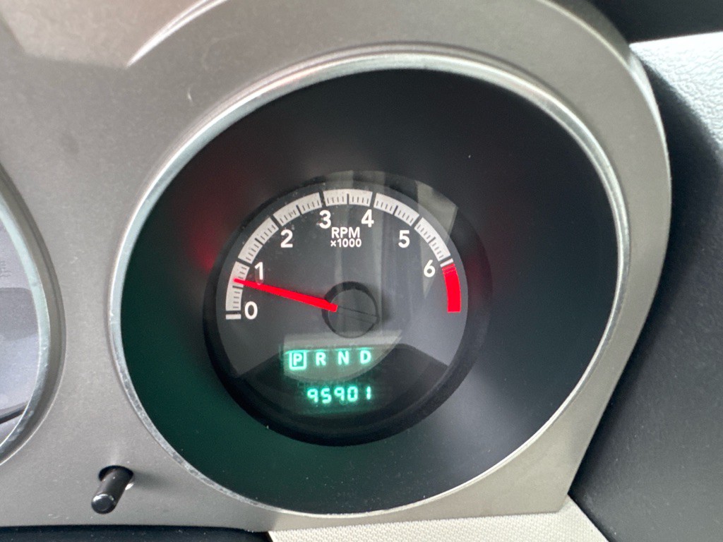 2010 Dodge Avenger Image 31