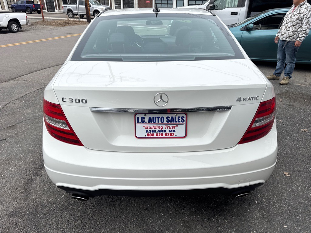 2012 Mercedes-Benz C-Class Image 6