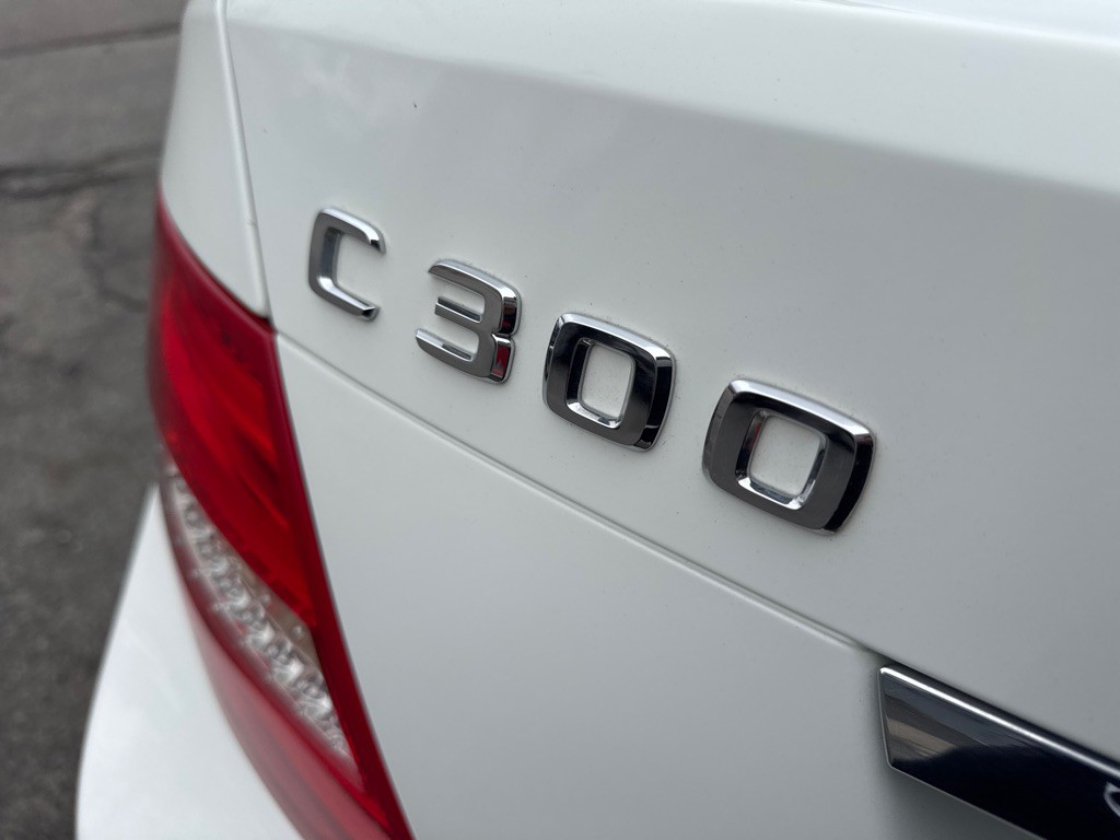 2012 Mercedes-Benz C-Class Image 25