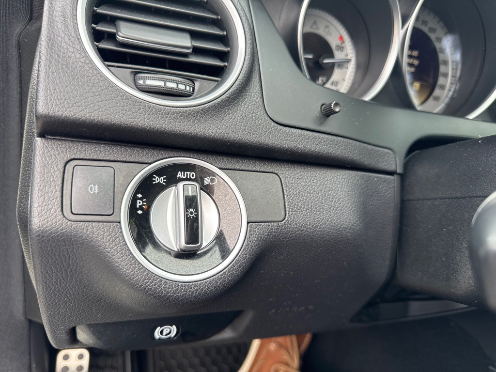 2012 Mercedes-Benz C-Class Image 32