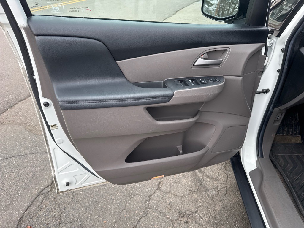 2012 Honda Odyssey Image 16