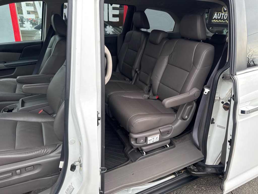 2012 Honda Odyssey Image 17