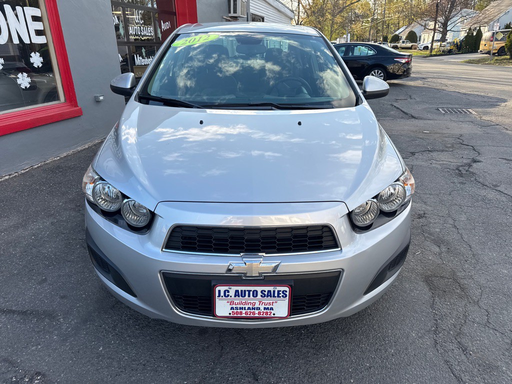 2012 Chevrolet Sonic Image 2