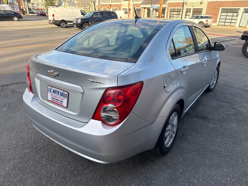 2012 Chevrolet Sonic Image 5