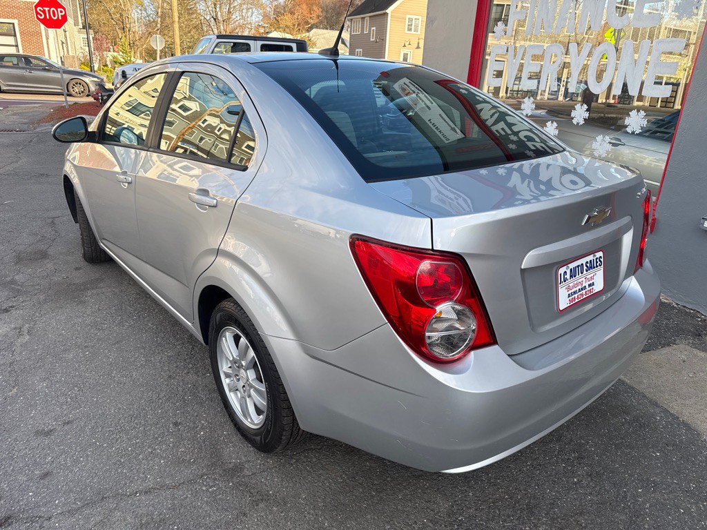 2012 Chevrolet Sonic Image 7