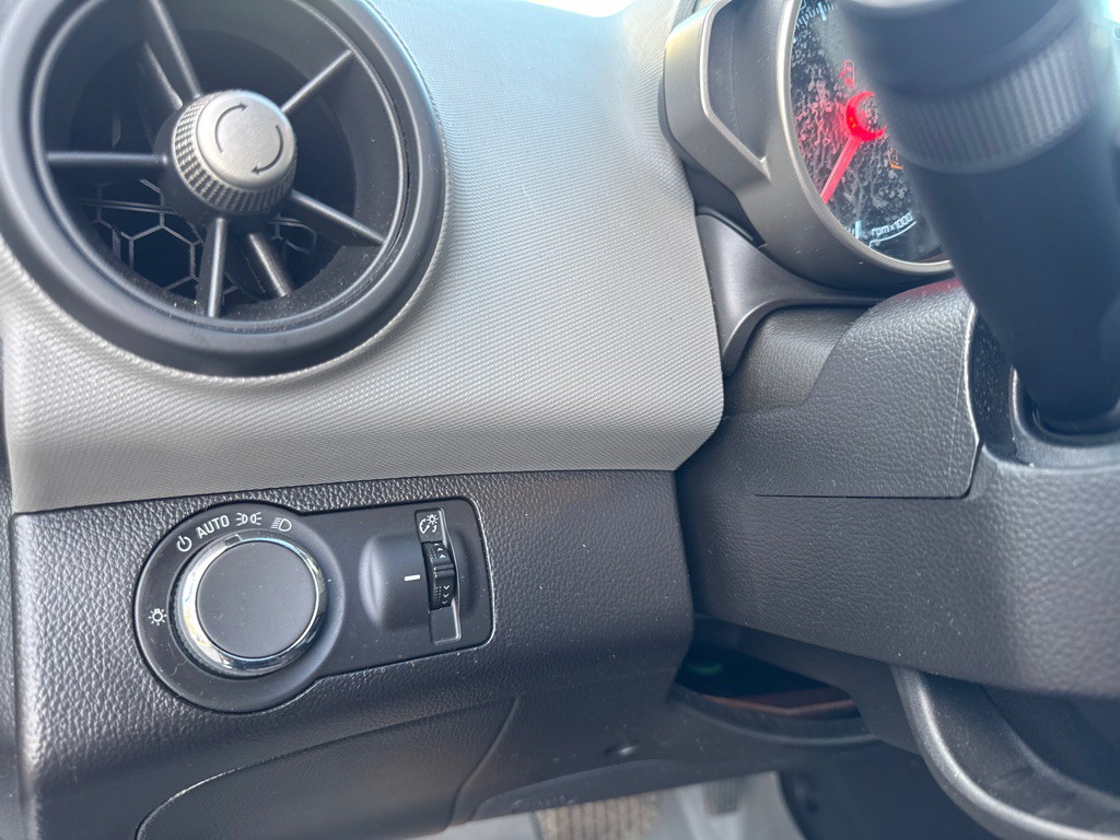 2012 Chevrolet Sonic Image 28